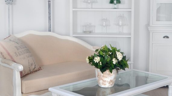 miniaturka Witryna klasyczna z metalowymi uchwytami – Latina