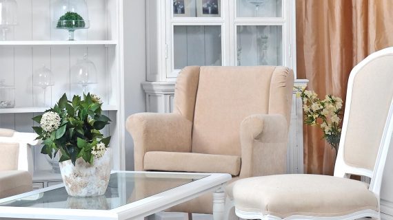 miniaturka Witryna klasyczna z metalowymi uchwytami – Latina