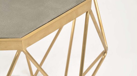 miniaturka Stolik glamour szary z betonowym blatem i złotą podstawą – Luxe