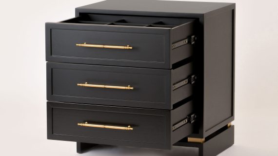 miniaturka Czarna Szafka Elegancka Satynowa Złote Akcenty – Hamilton