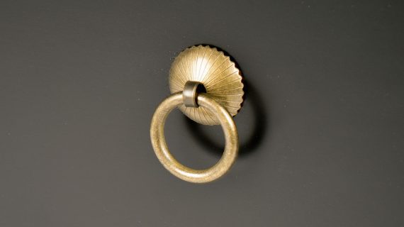 miniaturka Elegancka Szafa Czerwone Przetarcia Orientalne Zdobienia – Hamilton