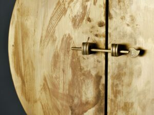 miniaturka Elegancka Szafa Czerwone Przetarcia Orientalne Zdobienia – Hamilton