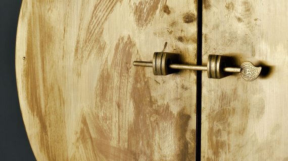 miniaturka Elegancka Szafa Czerwone Przetarcia Orientalne Zdobienia – Hamilton