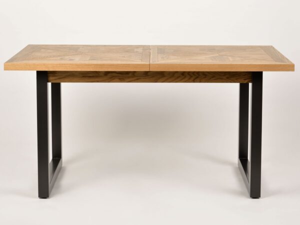 Stół prostokątny w jodełkę, widok z przodu