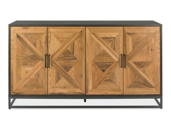 Duża komoda drewniana z frontami w jodełkę i czarnymi uchwytami, widok z przodu