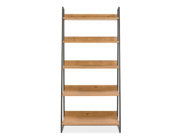 Regał industrialny z drewnianymi półkami i czarną metalową konstrukcją, widok z boku