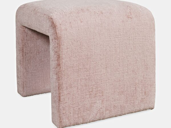 Puf w odcieniu pudrowego różu tapicerowany miękką tkaniną boucle