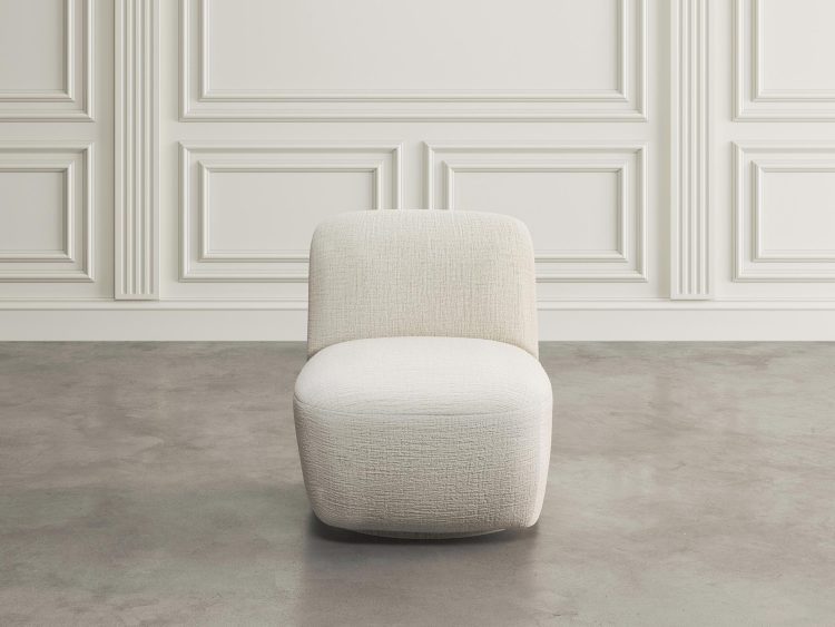 Kremowy fotel tapicerowany z zaokrąglonym oparciem i siedziskiem, nowoczesny styl