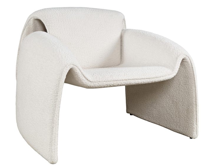 Nowoczesny fotel w białej tkaninie strukturalnej o rzeźbiarskiej formie i obłym siedzisku