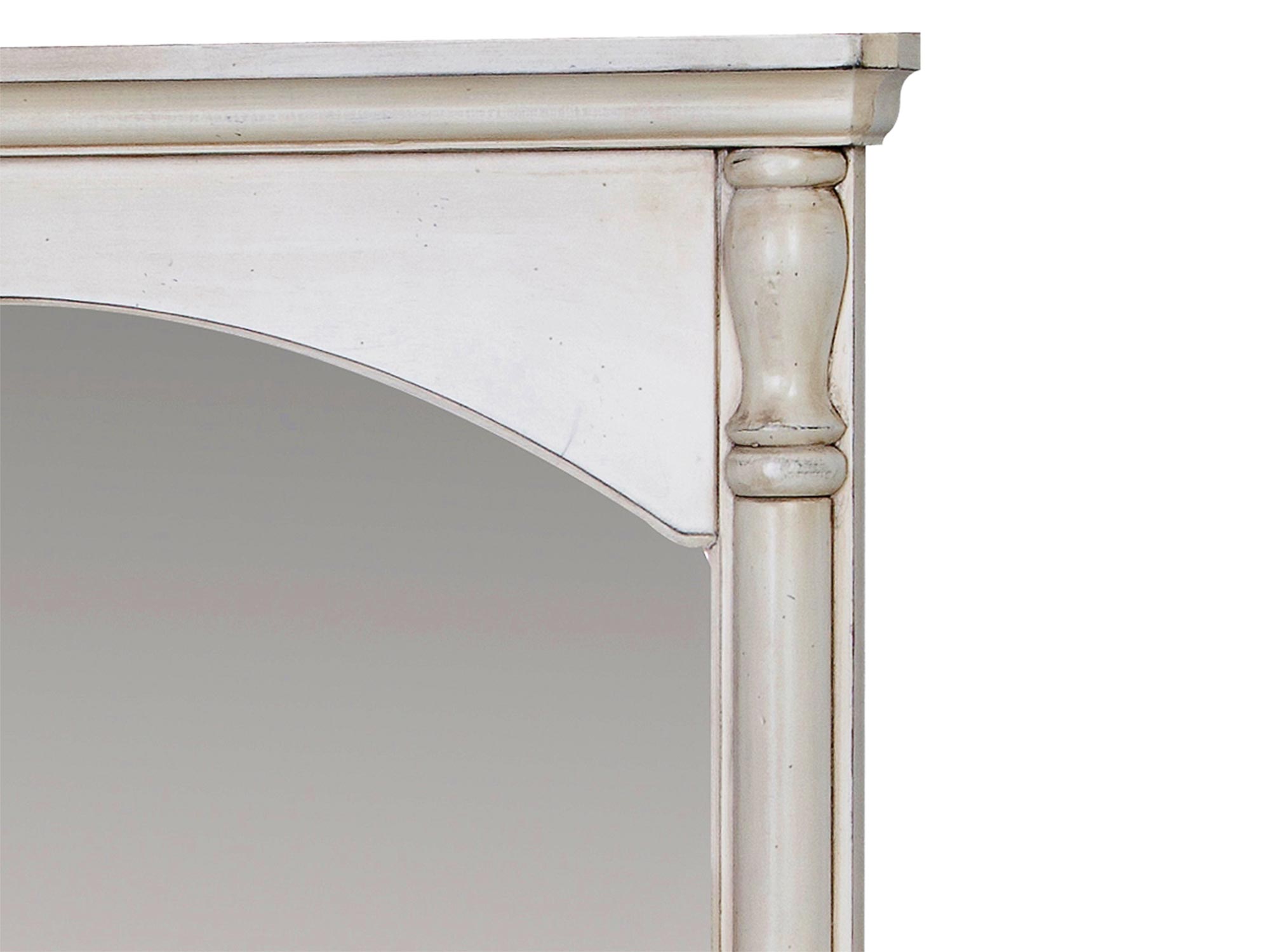 Lustro ścienne w ramie prowansalskiej z delikatnym łukiem