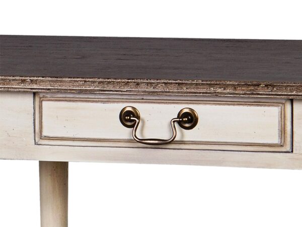 Szuflada z ozdobnym uchwytem i postarzaną ramką