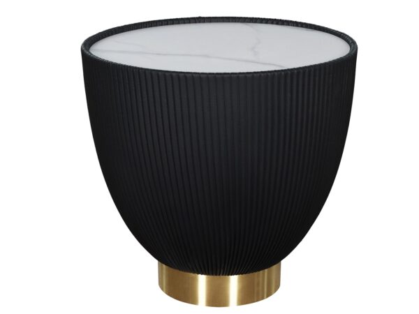 Nowoczesny stolik kawowy czarny z ryflowaną powierzchnią i złotą obręczą u podstawy