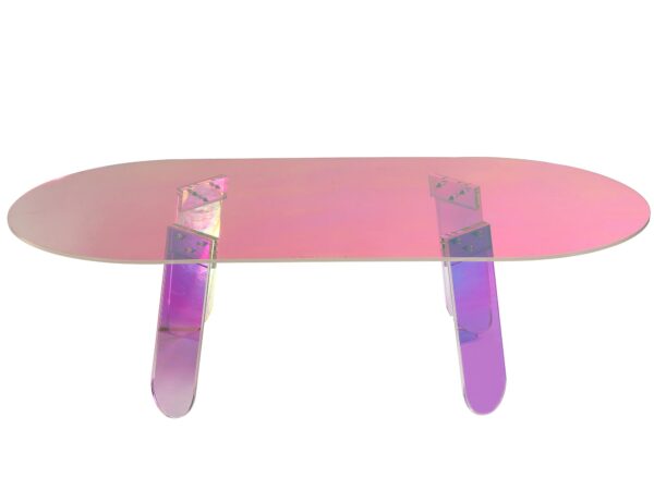 Stół owalny w kolorze różowym z nogami w odcieniach tęczowych, transparentnych