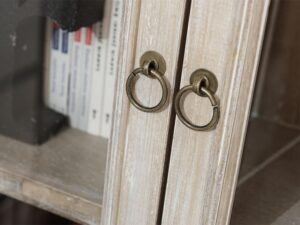 miniaturka Kredens z bielonego drewna paulowni na giętych nóżkach – Viva