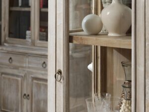 miniaturka Kredens z bielonego drewna paulowni na giętych nóżkach – Viva