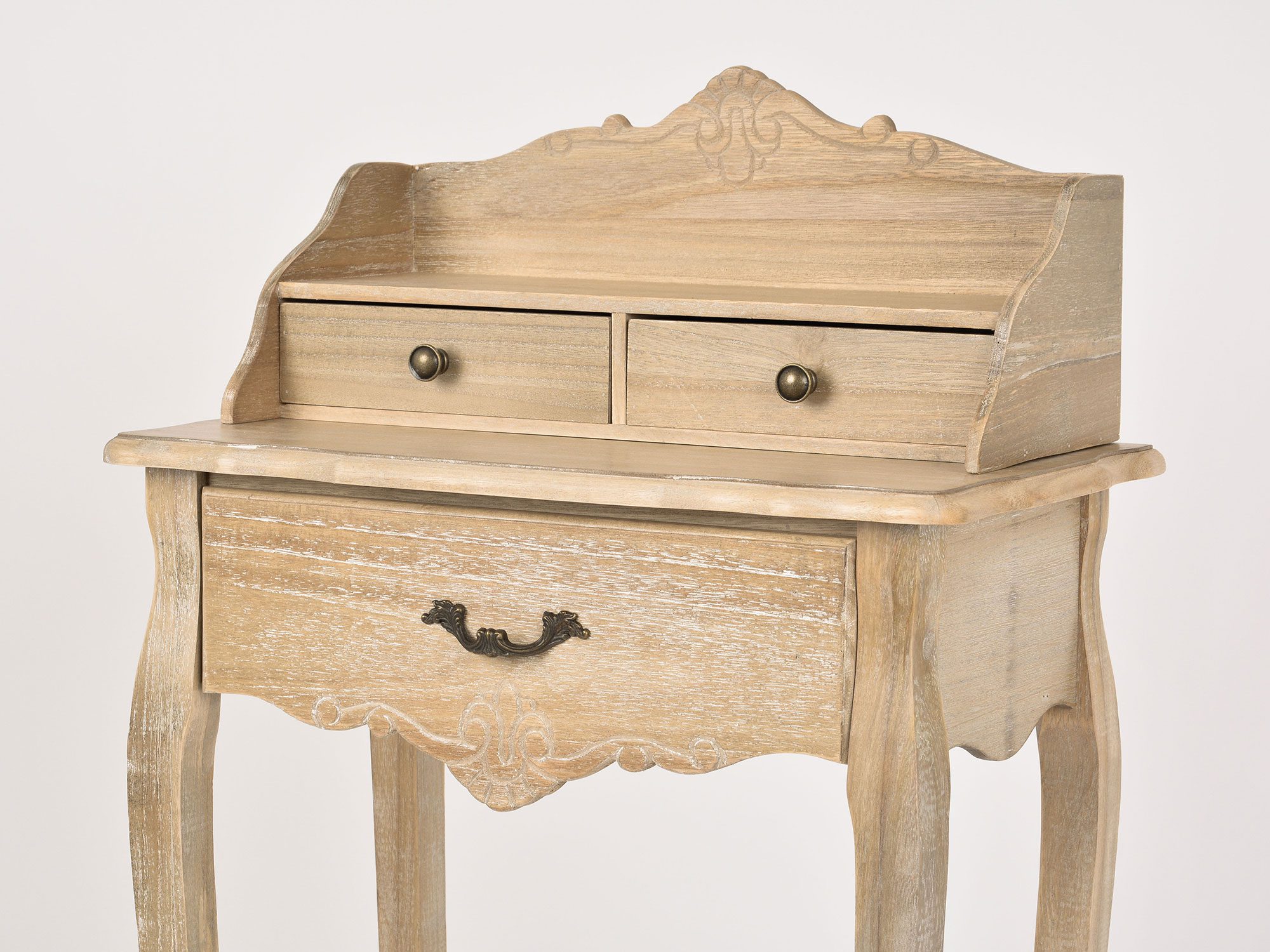 Sekretarzyk drewniany z rzeźbionym wykończeniem i nadstawką