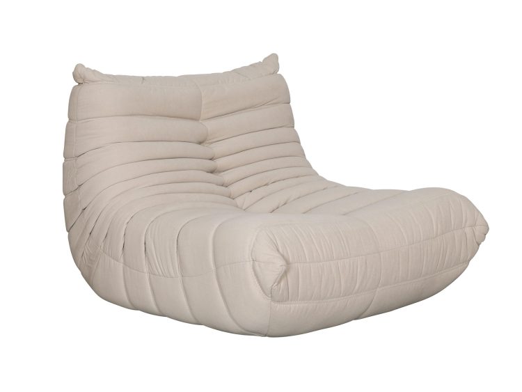 Pikowany fotel w kolorze beżowym