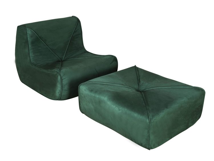 Zielony zestaw wypoczynkowy w aranżacji przy dużym oknie panoramicznym