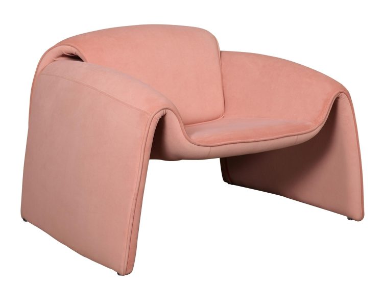 Różowy fotel o nowoczesnym designie