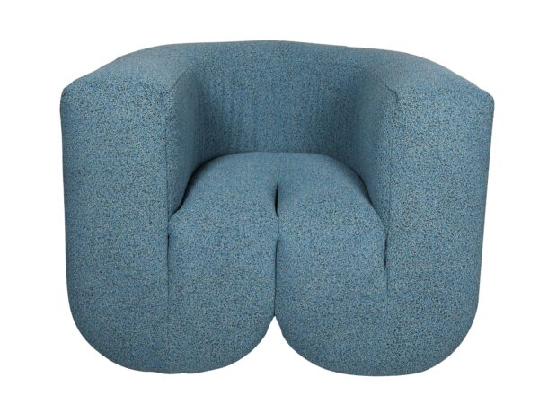 Fotel tapicerowany w kolorze niebieskim