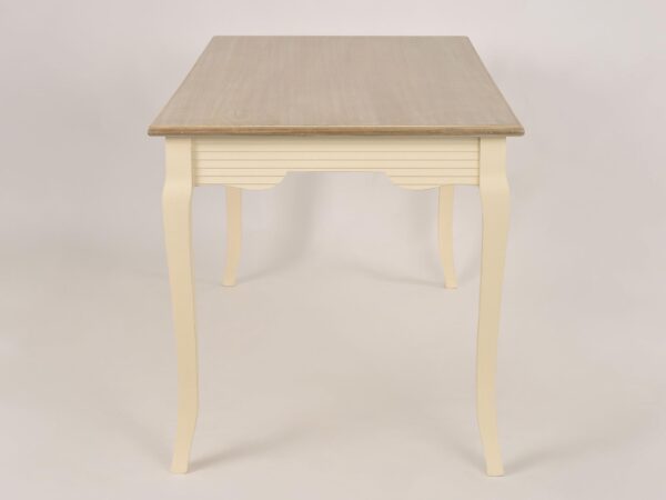 Stół w stylu shabby chic z prostokątnym blatem i rzeźbioną podstawą