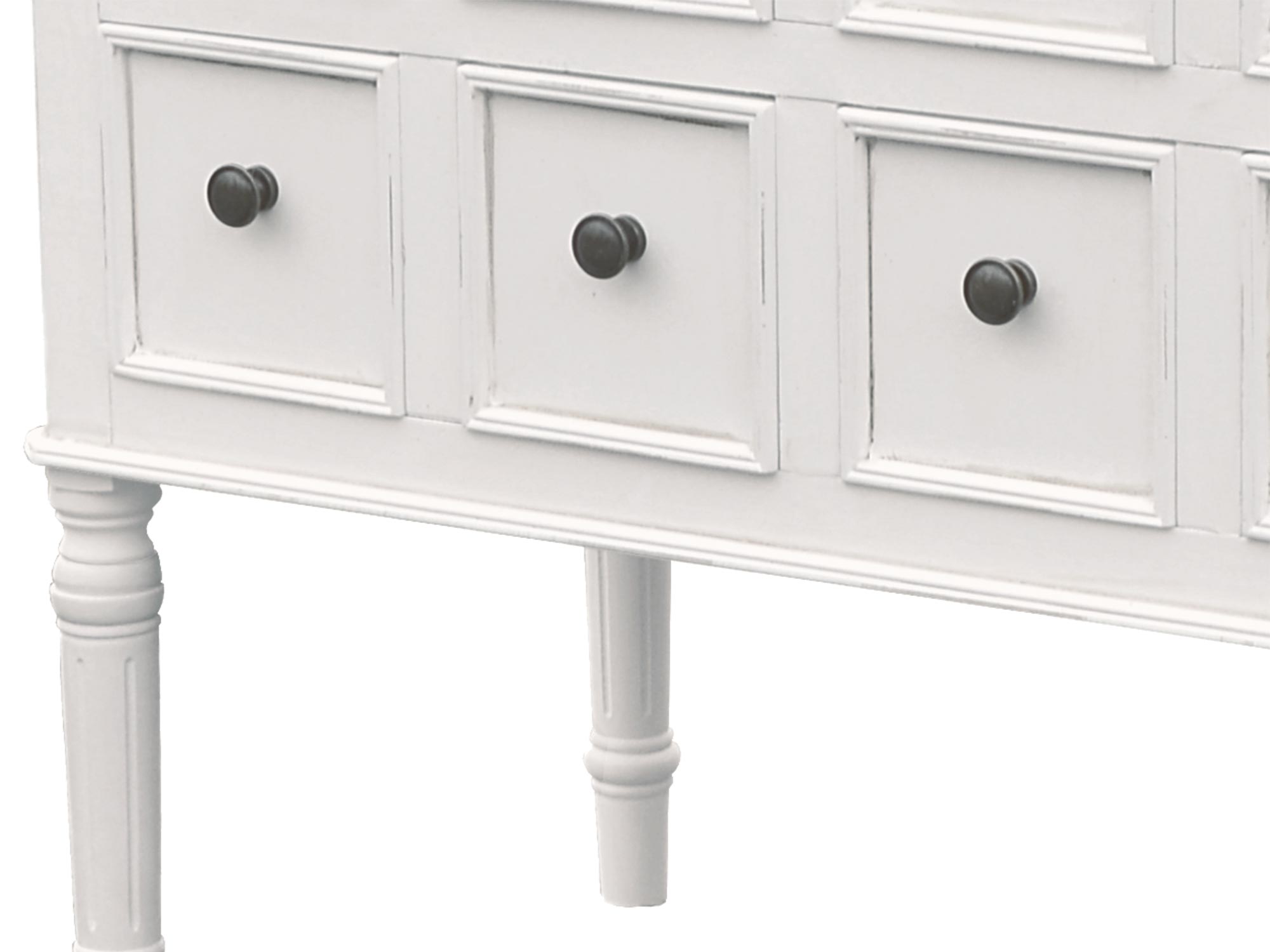 Komoda z sześcioma szufladkami i czarnymi gałkami w stylu rustykalnym