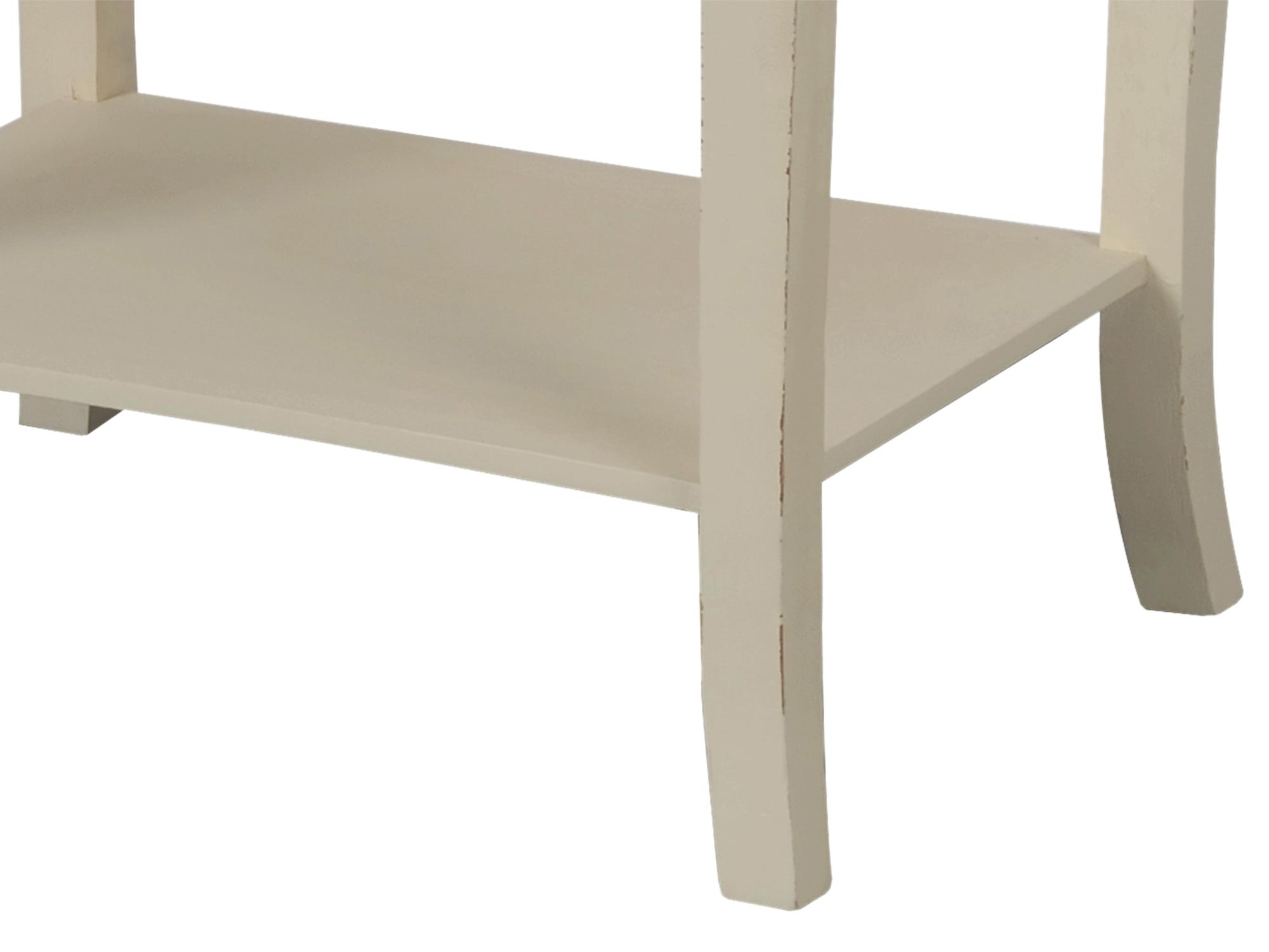 Zbliżenie na nogę mebla prowansalskiego z przecieranym wykończeniem Zbliżenie na nogę mebla prowansalskiego z przecieranym wykończeniem