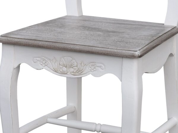 Fragment stołu z rzeźbioną nogą i szarym blatem