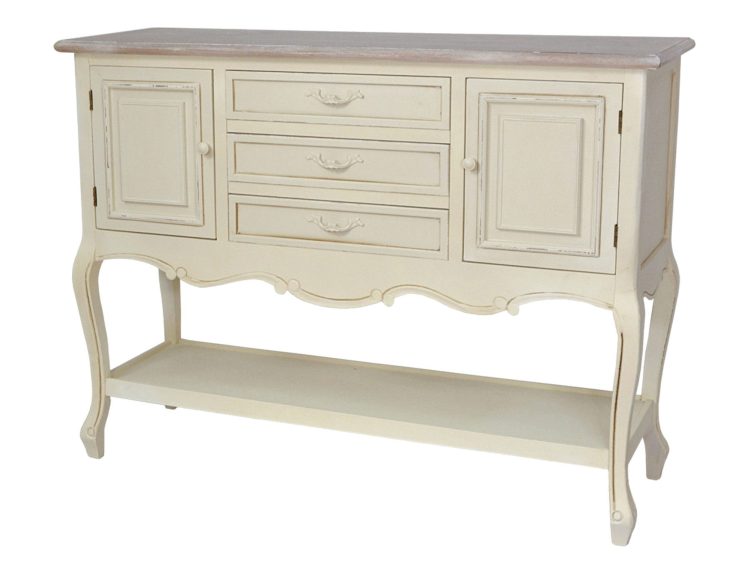 Białe meble retro w stylu prowansalskim z ozdobnymi uchwytami