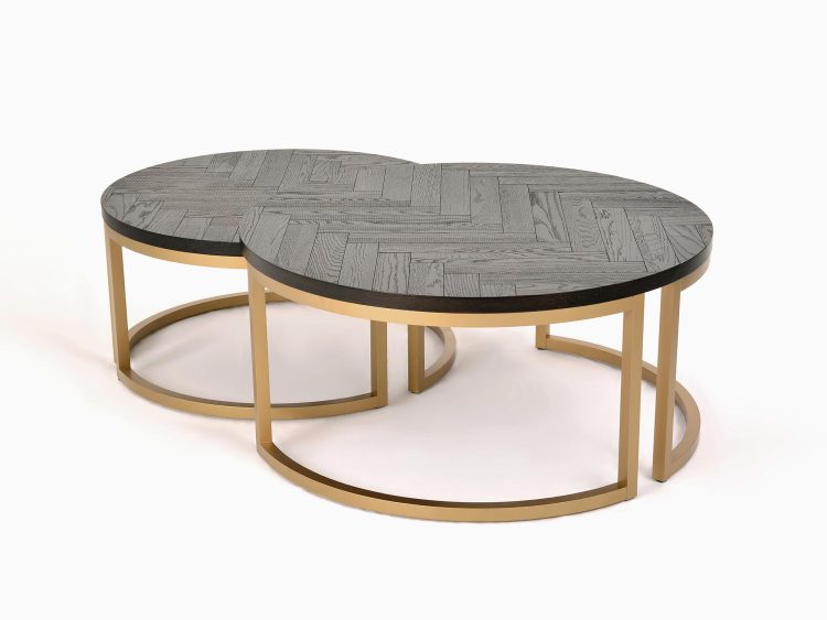 Zestaw dwóch stolików okrągłych w czarnym kolorze z blatem w jodełkę i złotą ramą