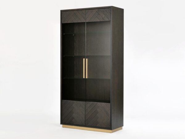 Witryna wysoka czarna z przeszklonymi frontami, złote uchwyty i dolna półka