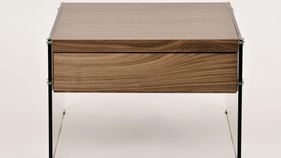 miniaturka Orzechowy Stolik Eleganckie Nogi Szkło Hartowane – Tribeca