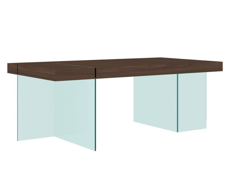 Stół drewniany ze szklanymi nogami, ujęcie pod kątem