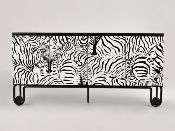 Komoda w biało-czarny wzór zebry z czarnymi nogami w stylu art deco