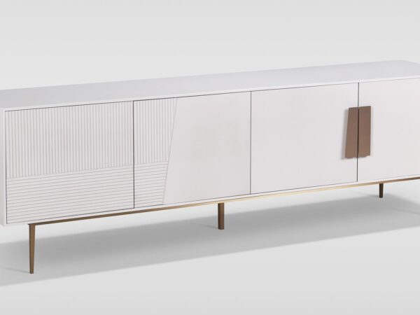 Komoda w białym wykończeniu z gładkimi frontami i złotymi elementami