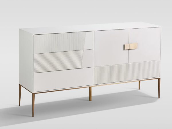 Komoda nowoczesna w białym połysku z gładkimi frontami i złotymi elementami