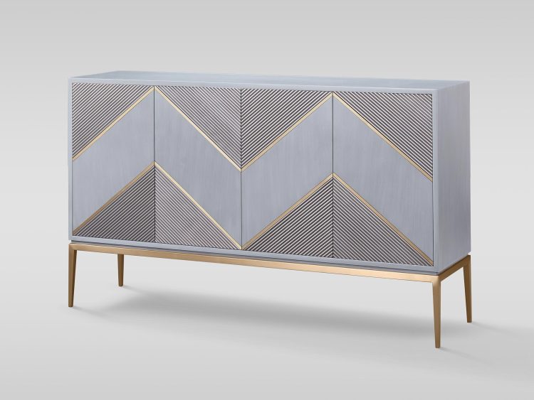 Komoda w kolorze jasnoniebieskim z geometrycznym wzorem i złotymi liniami, na smukłych nóżkach
