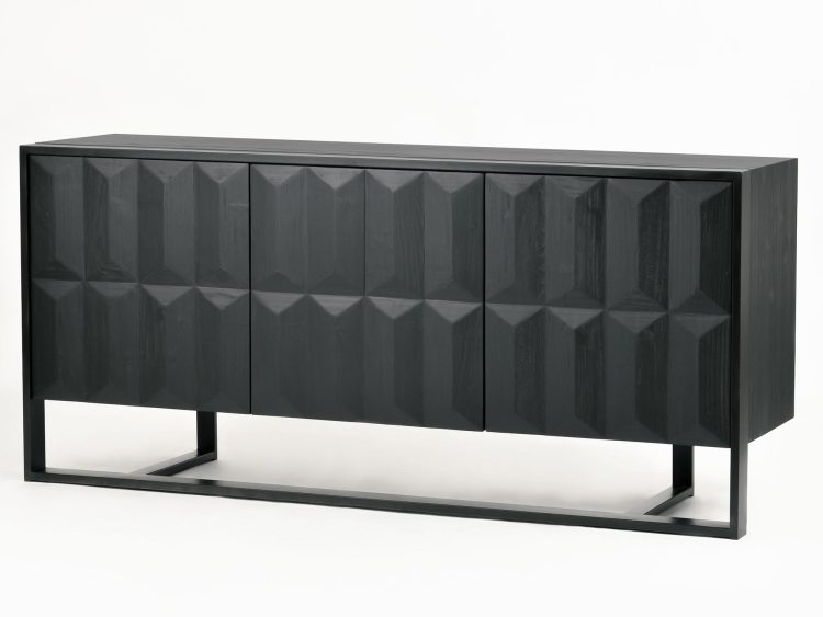 Komoda w kolorze czarnym z trójwymiarowym wzorem na drzwiczkach, widok z przodu.