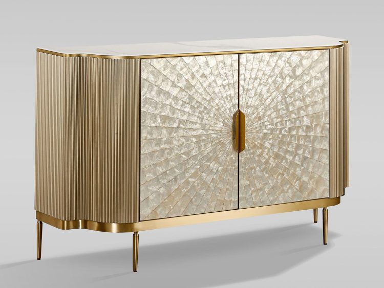 Luksusowa komoda glamour z frontami o złotym wykończeniu i fakturze 3D