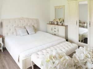 miniaturka Komoda z litego drewna z miodowym blatem w stylu prowansalskim – Verona