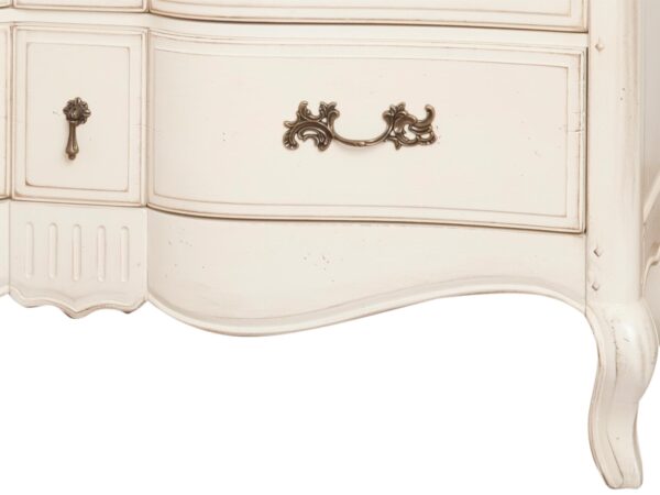 Komoda z trzema szufladami i ozdobnym rantem shabby chic