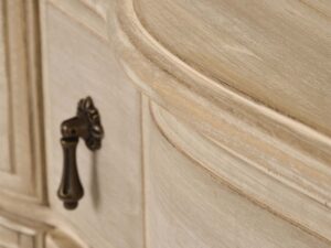 miniaturka Jasnobeżowa Komoda Prowansalska z Frezowaniami – Laguna