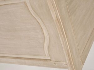 miniaturka Jasnobeżowa Komoda Prowansalska z Frezowaniami – Laguna