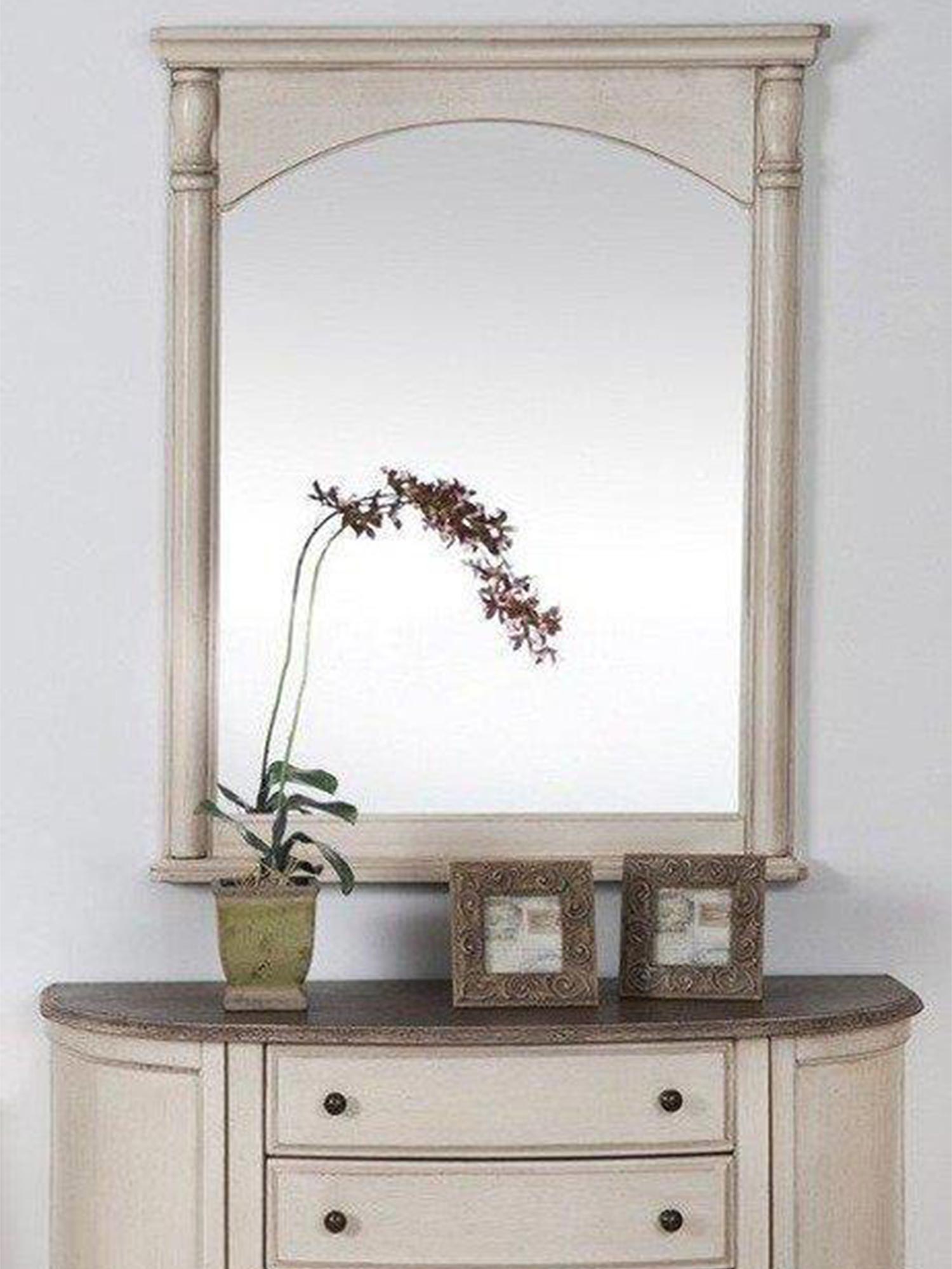 Toaletka z lustrem i szufladą w klasycznej aranżacji