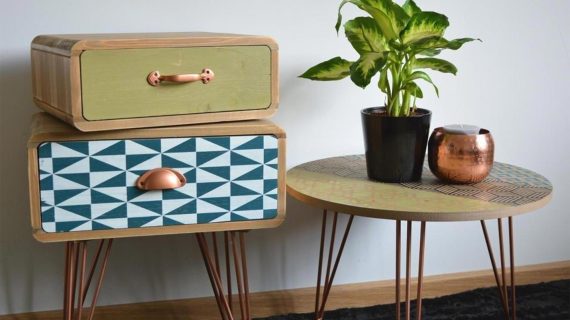 miniaturka Szafka retro z naturalnego drewna na miedzianych nóżkach – Amalfi