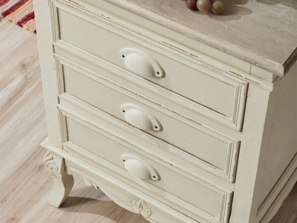 Szuflada w stylu prowansalskim z przeszyciami i detalami vintage