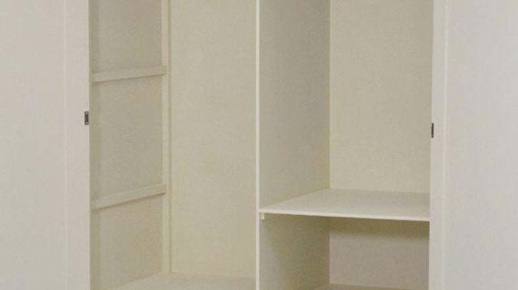 miniaturka Szafa prowansalska z ozdobnymi uchwytami i ciemnobrązowym wieńcem – Savona