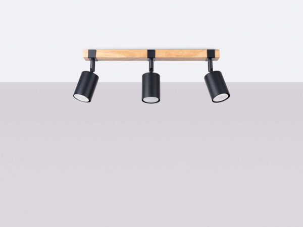 Plafon czarny z drewnianą belką trzy reflektory