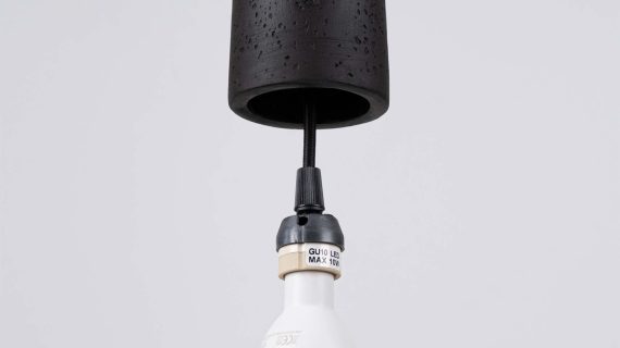 miniaturka Lampa wisząca MONOLIT czarna z betonu loftowa