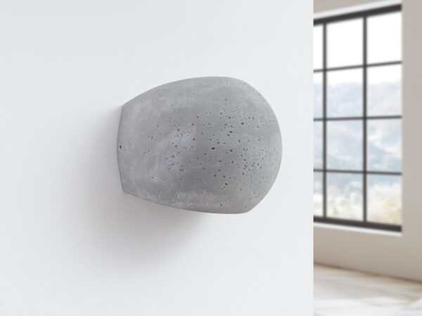 Kinkiet ścienny betonowy szary o organicznym kształcie
